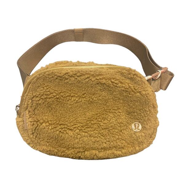 Lululemon Everywhere Belt‎ Bag Fleece Sherpa Burnt Caramel Fanny Pack Purse - Picture 1 of 9